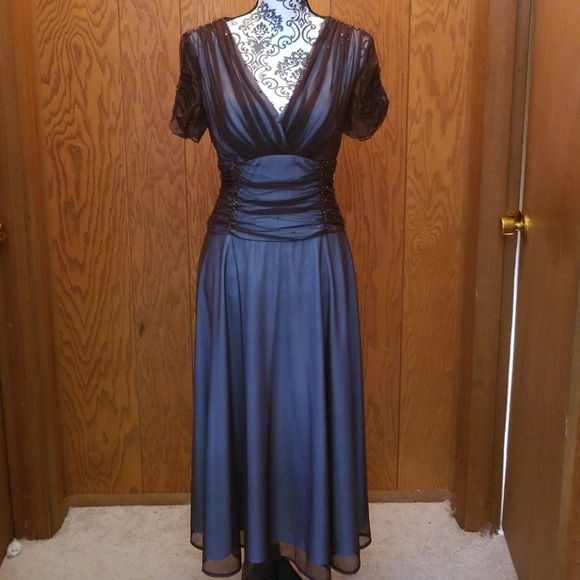 JS Boutique Dresses & Skirts - [JS Boutique] low cut evening dress